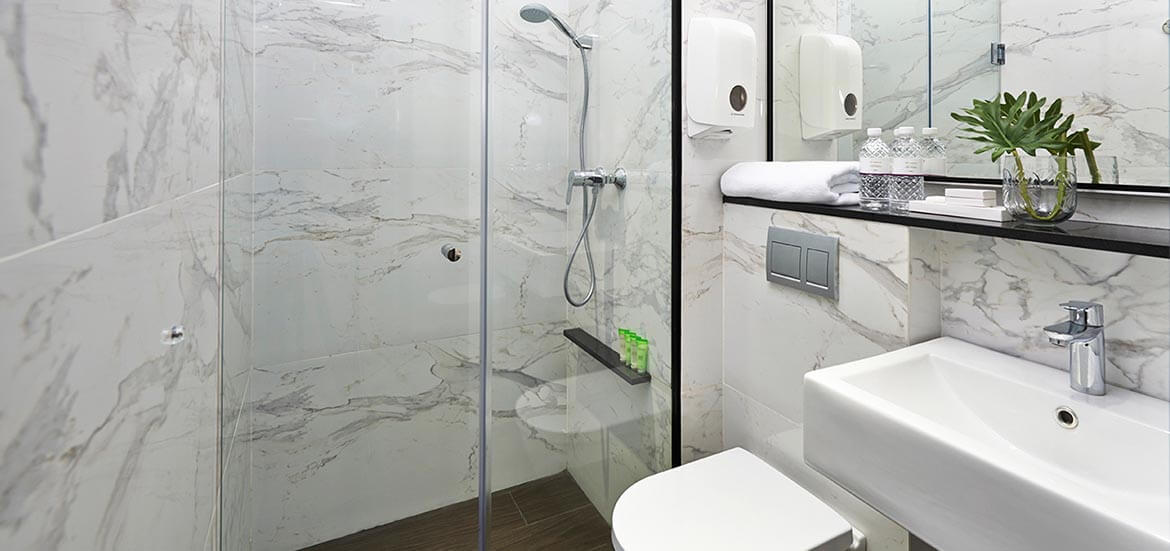 Hotel Boss Superior Queen (City View) room toilet 